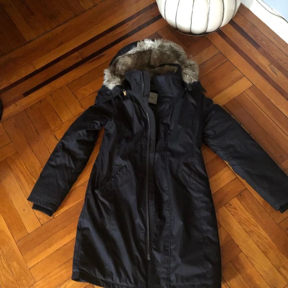 Aritzia-Babaton
Oskar Parka - Picture 8 of 16